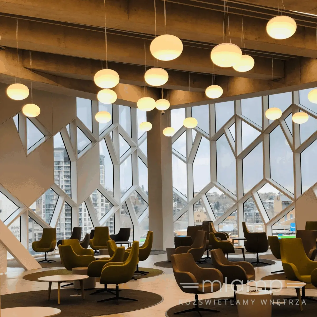 mlamp.pl-lampy-wiszące-owalne-mleczne-kule-balls-zwisy-oświetlenie-hotelu