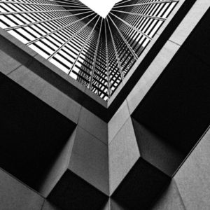 mlamp.pl-nowoczesny-budynek-inspiracją-geometrycznych-lamp