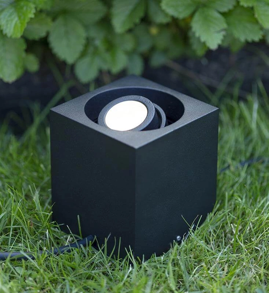 Metalowa lampa do ogrodu Garden kostka LED 3W czarna