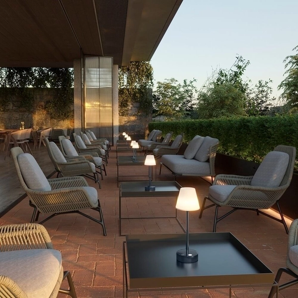 Stołowa lampka dotykowa LOLA LUMLLS030ANWLNW IP44 na baterie czarny biały