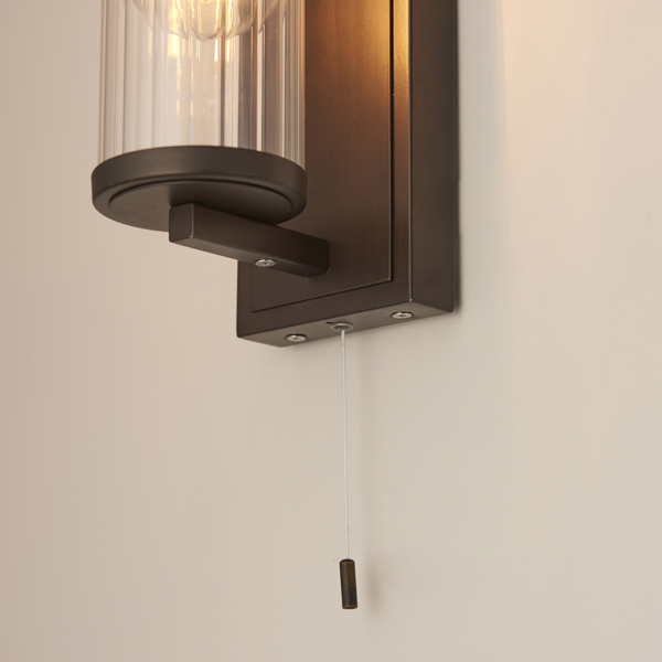 Kinkiet z włącznikiem L&-194077 Light& szkło plisowane IP44 brązowy