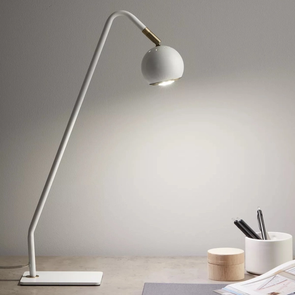 Lampka biurkowa COCO 107341 Markslojd regulowana z kulistym kloszem biała