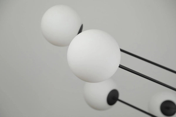 Wisząca lampa loftowa Oviedo do holu molekuły czarna biała