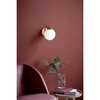 Szklana lampa ścienna Grant 47091025 kula do salonu mosiądz