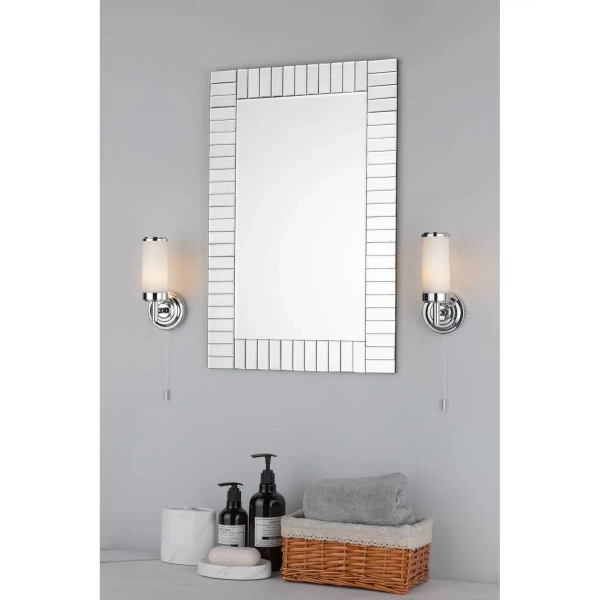 Podłużny łazienkowy kinkiet Cedric CEN0750 szklany IP44 biały chrom