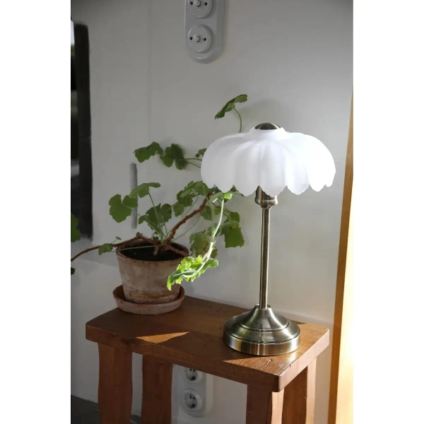 Nocna lampka z wtyczką KURAGE biała mosiądz 109179 1xE27 do sypialni