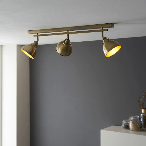 Potrójna lampa sufitowa Wyatt 96801 metalowa regulowana mosiądz
