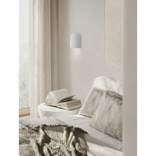 Ryflowana lampa ścienna GIRONTO LE45304 do salonu gipsowa biała