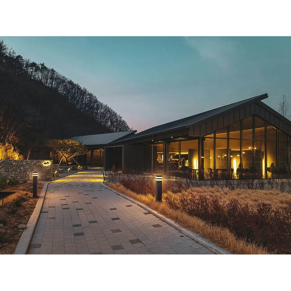 Podłużna lampa ogrodowa Tamiza K-8208 Kaja IP44 słupek metalowa czarna