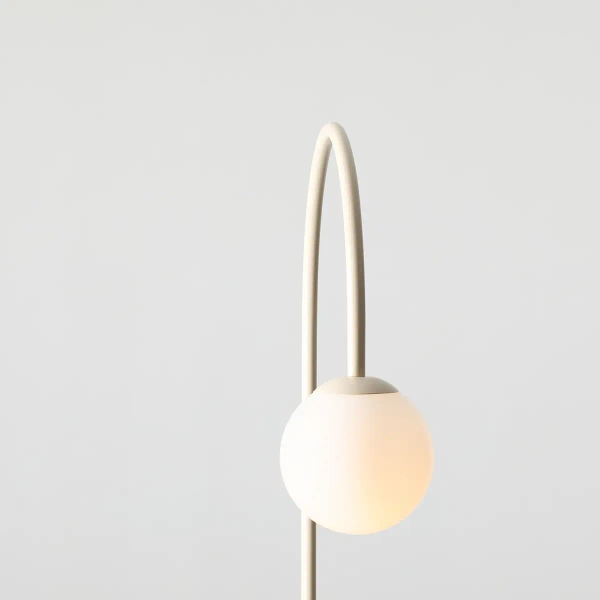 Skandynawska lampa podłogowa UNA 1116A9 łukowa kremowa