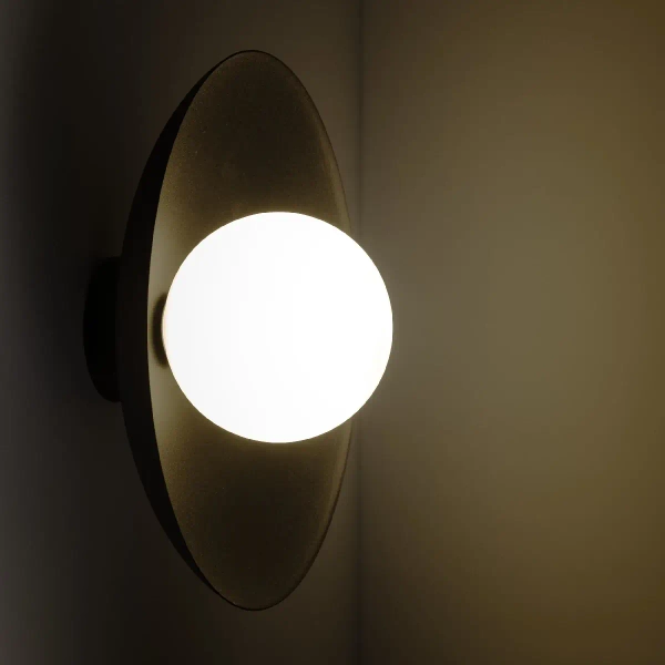 Lampa ścienna do jadalni Slate 10934 mleczna kula tarcza czarny