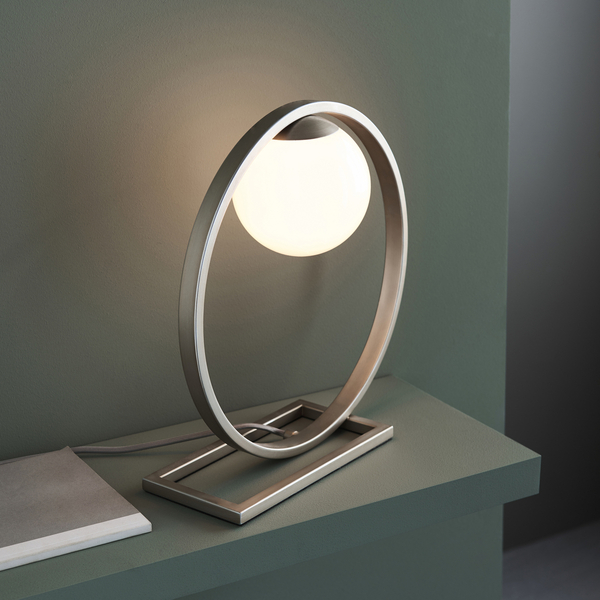 Lampa na komodę kula L&-192495 Light& ring przecierana srebrna