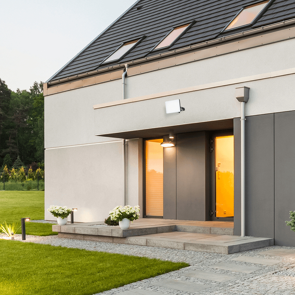 Naświetlacz zewnętrzny EKN9013 LED 10W 5000K czujnik czarny