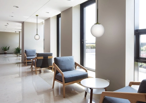 Modernistyczna lampa wisząca GLASGOW 50101279 szklana zwis kula złota biała