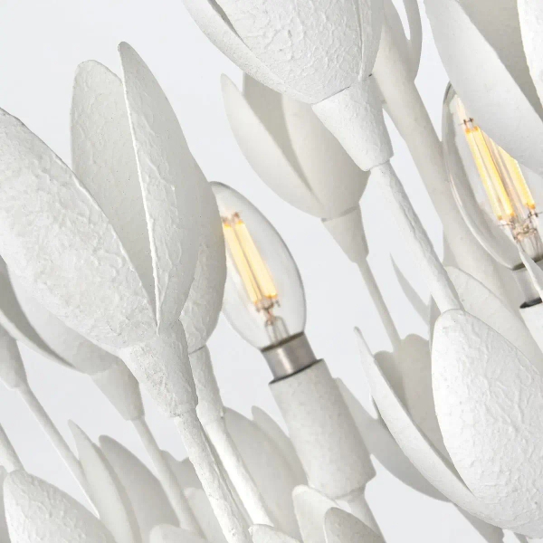 Żyrandol do salonu Flora QN-FLORA3-WHT kwiaty metalowe białe