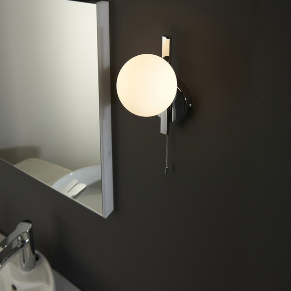 Ścienna lampa do łazienki L&-194080 Light& szklana kula IP44 chrom