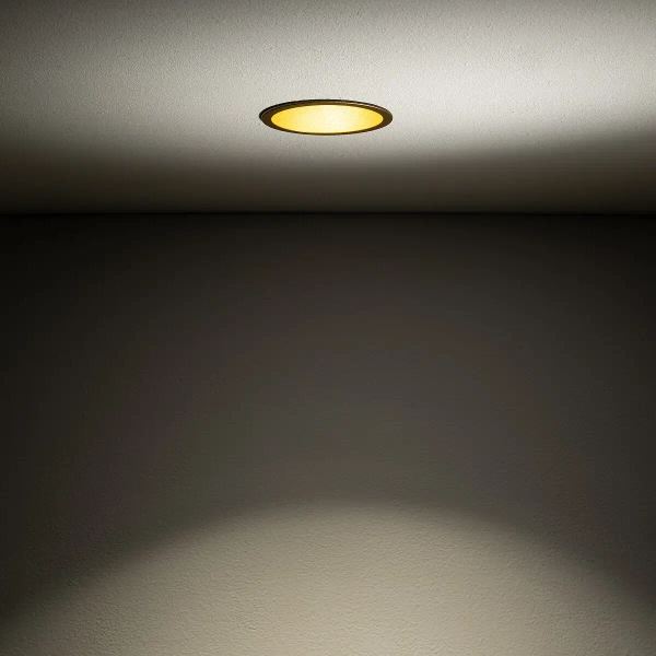 Okrągłe oczko wpuszczane CUP 10791 do salonu złote