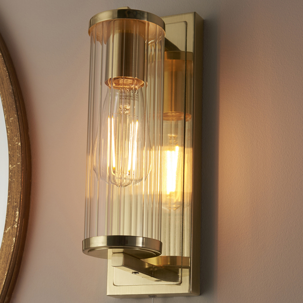 Łazienkowa lampa ścienna L&-194075 Light& tuba szklana IP44 mosiądz