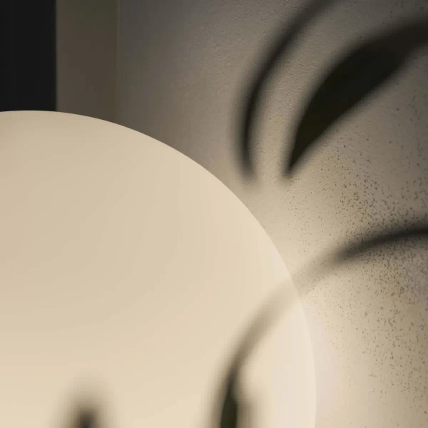 Kulista lampa stołowa Mapa biała szklana 1xE27 42W okrągła kula ball do salonu 9131
