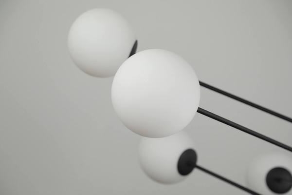 Wisząca lampa loftowa Oviedo do holu molekuły czarna biała
