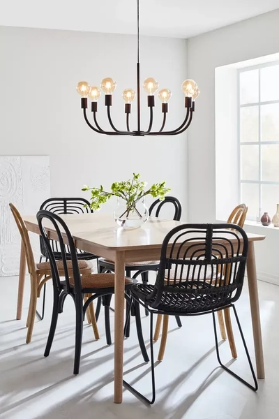 8-punktowy żyrandol salonowy Amistoso nad stół czarny