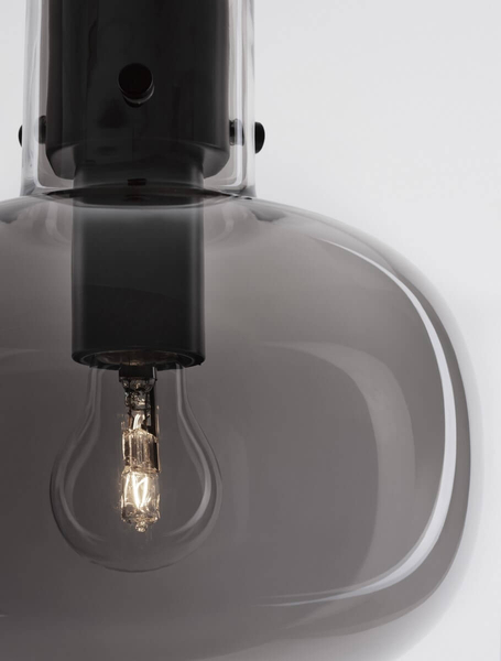 Wisząca lampa industrialna Padre kulista czarna przydymiona