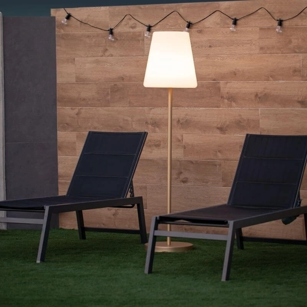 Stojąca lampa solarna LOLA LUMLLS180BRSSNW IP44 na pilota mosiądz biały