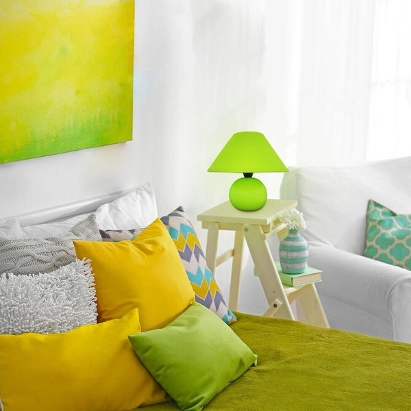 Stojąca lampa pokojowa Ariel 4907 na komodę ceramika zielona