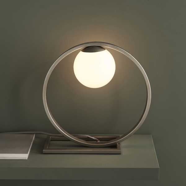Lampa na komodę kula L&-192495 Light& ring przecierana srebrna