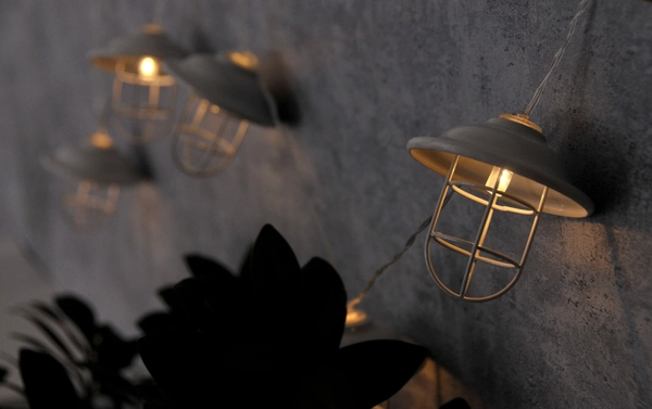 Dekoracyjny łańcuch na baterie do pokoju 10 LED 2,1m do pokoju ciepła