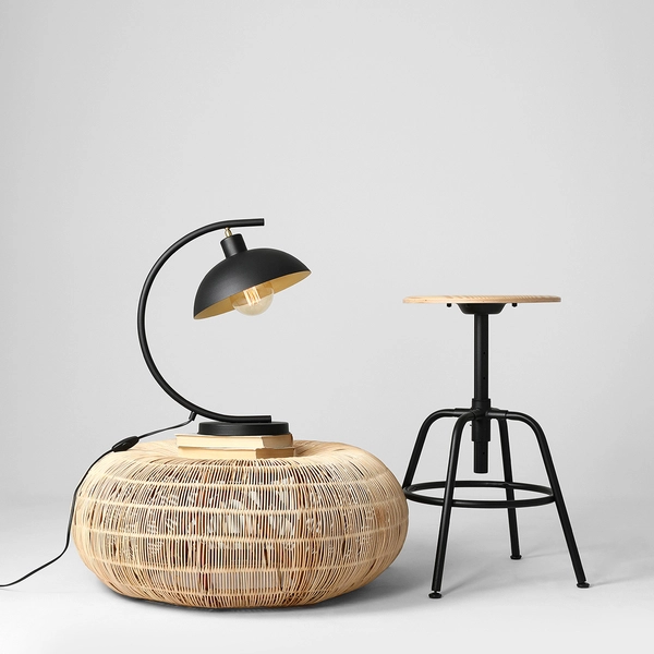 Metalowa lampa stołowa Espace 1036B1 Aldex stojąca do gabinetu czarna