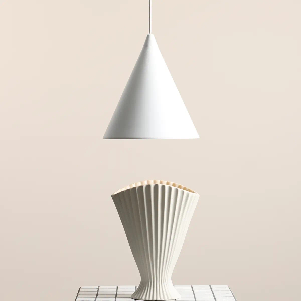 Stożkowa lampa wisząca FORM 1108G nad stół metalowa biała