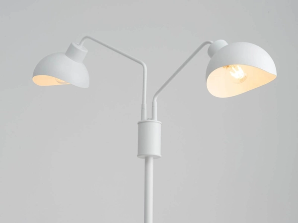 2-punktowa lampa podłogowa Roy stojąca do sypialni biała