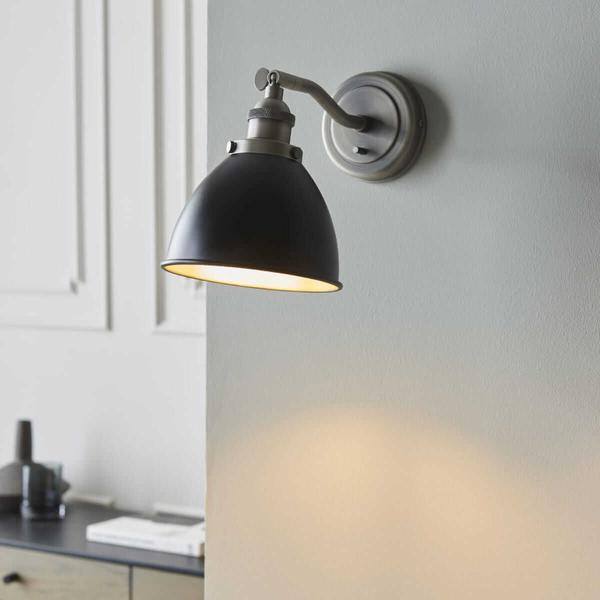 Metalowa lampa ścienna Franklin 98751 Endon do gabinetu cyna czarna
