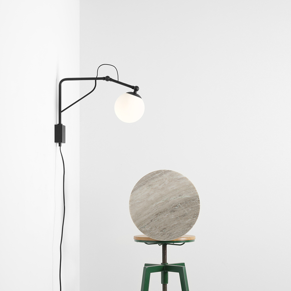 Czarna lampa ścienna Soho 1105C1_M Aldex regulowana kula szklana salonowa