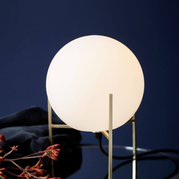 Stołowa lampa szklana kula Alton 47645001 na stół mosiądz