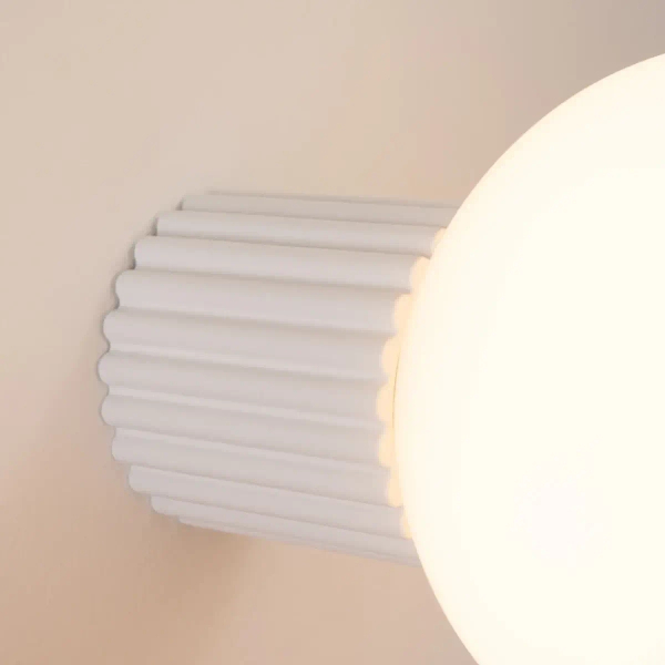 Lampa ścienna do łazienki HALO SL.1707 kula IP44 szklana biała