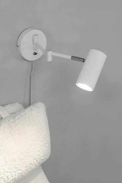 Regulowany kinkiet na wysięgniku Costilla do czytania biały