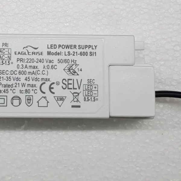 Podłużny transformator do ledów 10600 7-10x3W 230V biały