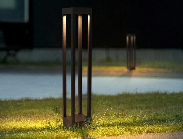 Zewnętrzna lampa stojąca QUBE-GLQ600WW 7W ogrodowa LED 7W 3000K IP65 czarna