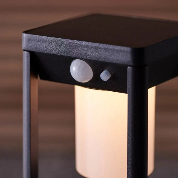 Solarna lampa stojąca do ogrodu Hallam 96930 metalowa IP44 czarna