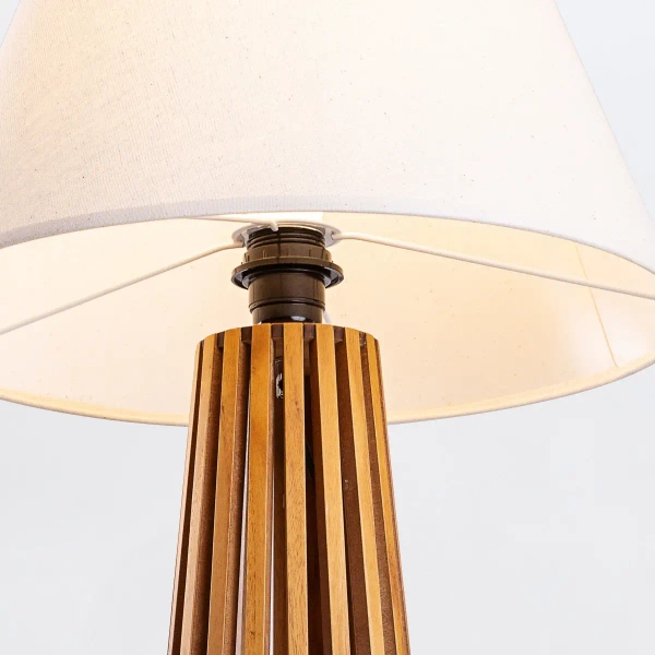 Abażurowa lampka stołowa Slatted QN-SLATTED-TL-TEAK brązowy kość słoniowa