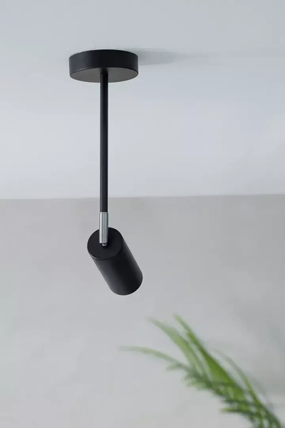 Czarna lampa sufitowa Torino kierunkowa do sypialni