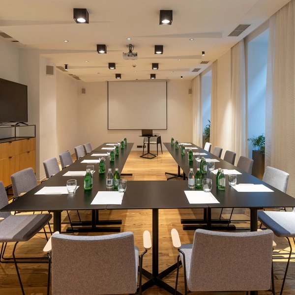 Nowoczesny spot do salonu Box metalowa kostka czarna