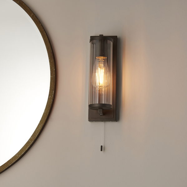Kinkiet z włącznikiem L&-194077 Light& szkło plisowane IP44 brązowy
