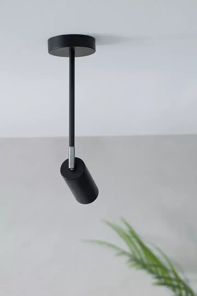 Czarna lampa sufitowa Torino kierunkowa do sypialni
