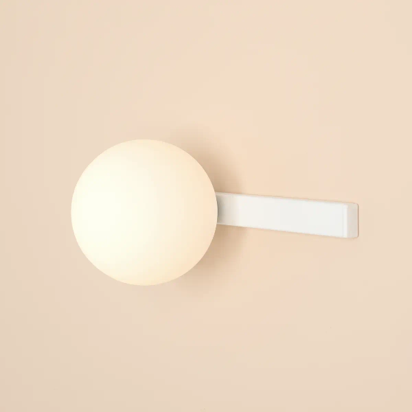 Kinkiet ścienny do jadalni GARDA 1099C kula ball szklana biała