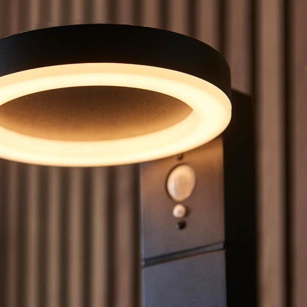 Słupek z czujnikiem Ebro 96934 LED 5,88W 3000K IP44 czarny biały
