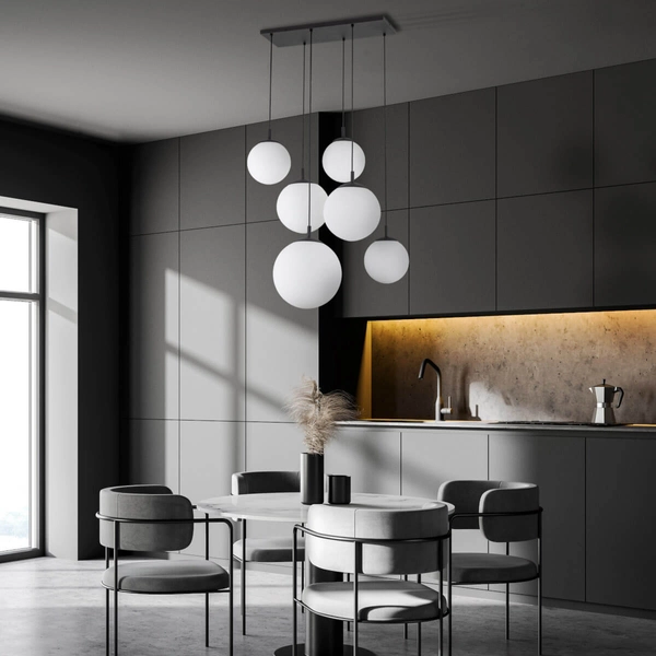 Zwisowa lampa na belce Esme 4793 do salonu balls biała czarna