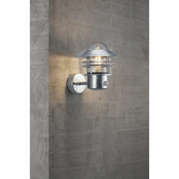 Lampa elewacyjna retro Blokhus 25031031 IP54 z czujnikiem srebrny